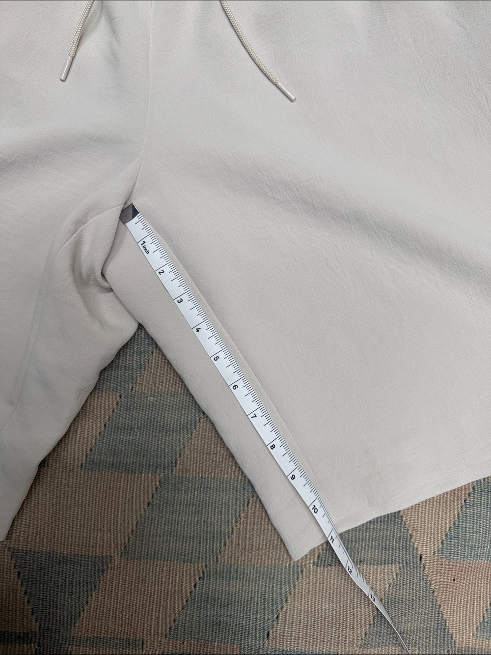 Aritzia Wilfred Thesis Bermuda Short in Matte Pearl - Size L - Picture 9 of 11